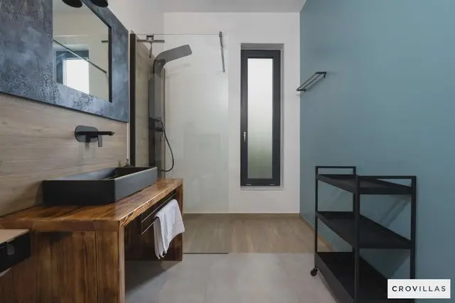 Vila Kapeli: Header #1