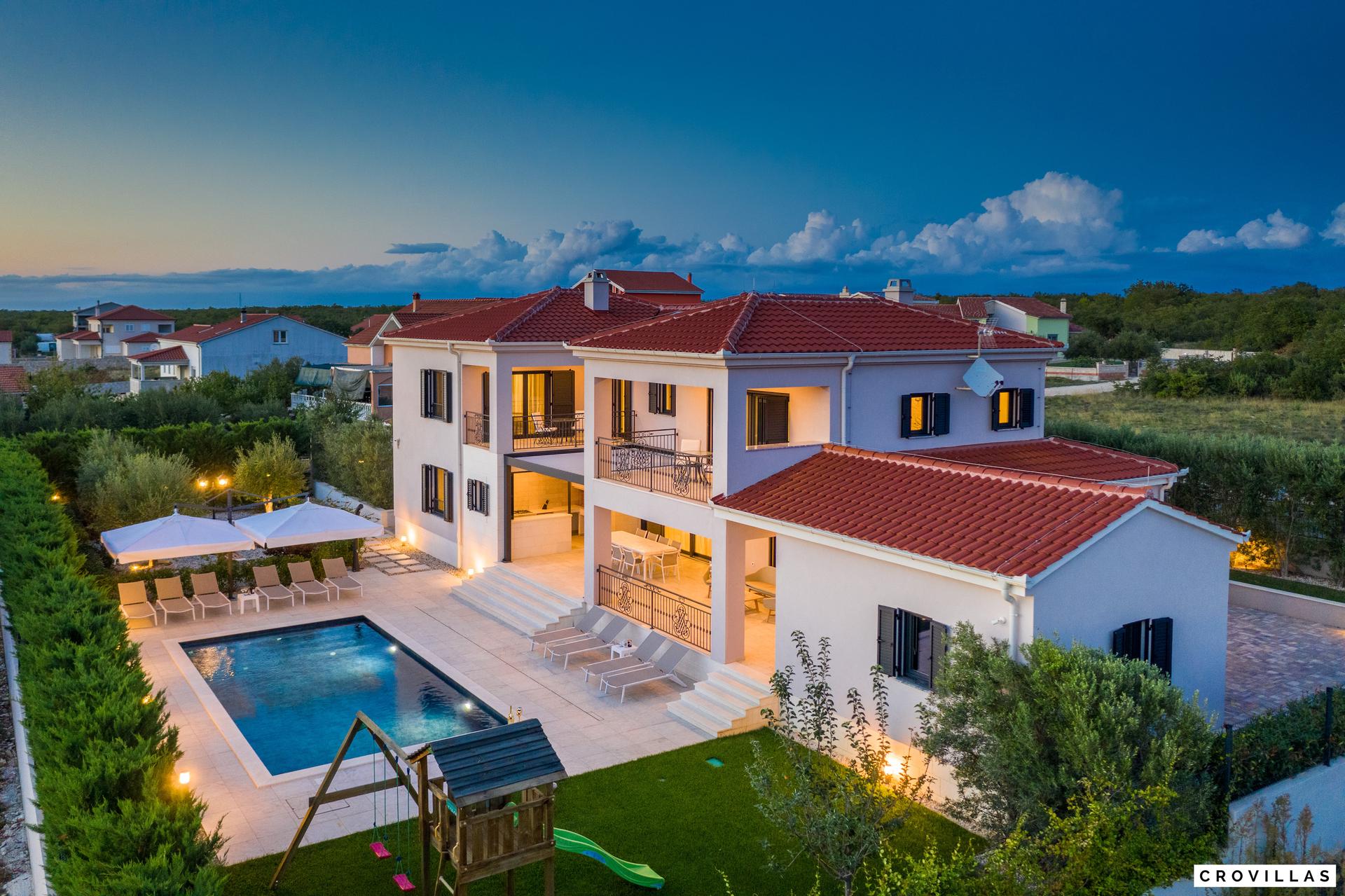 Villa Adora: Highlights