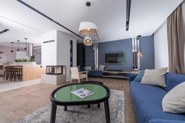Villa Adora: Header #1