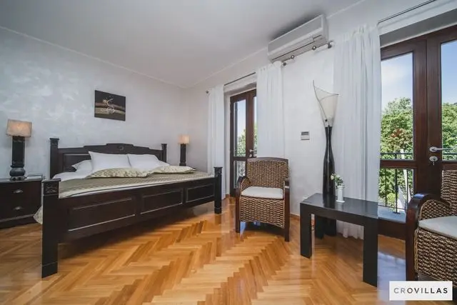 Villa Franica: Header #1