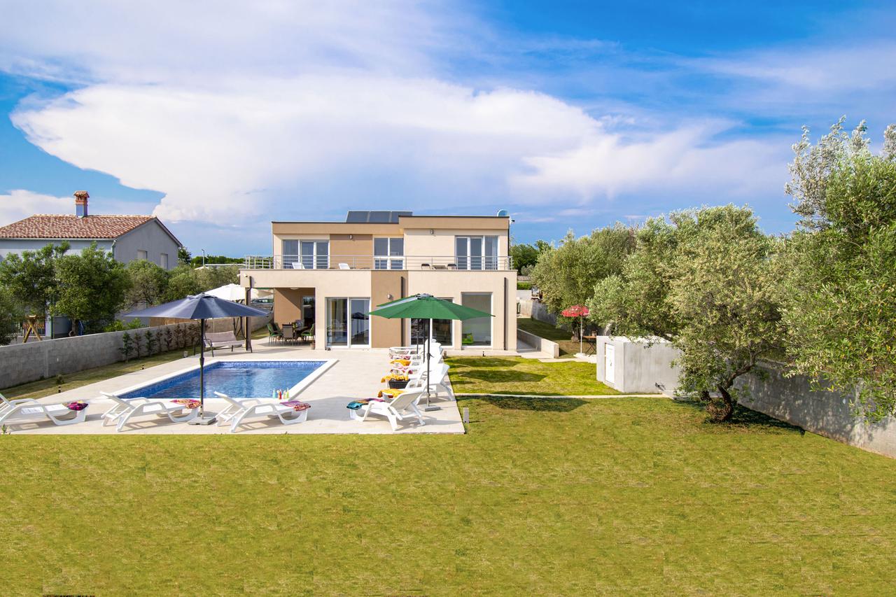 Villa Amra: Header #1
