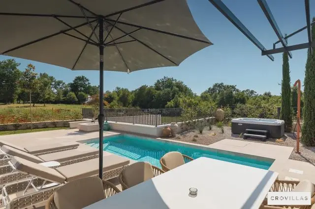 Villa Calm: Header #1