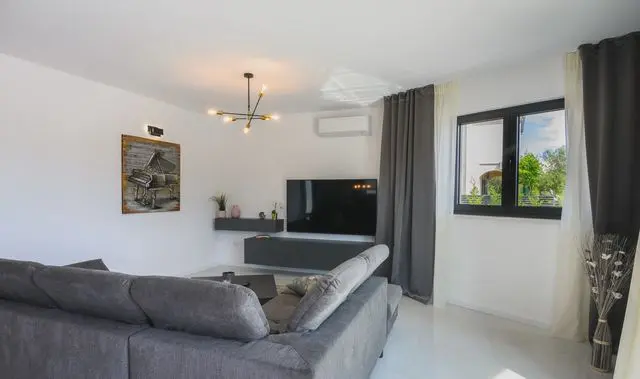 Villa B4: Header #1