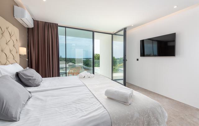 Vilă Livia: Header #1