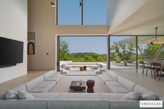 Villa Grande X: Header #1