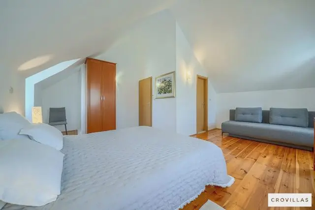 Huvila Bonella: Header #1