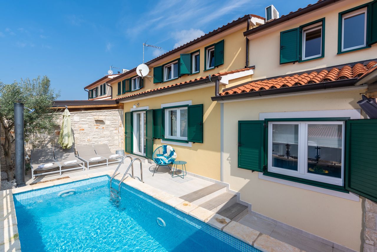 Villa Valencan 2B: Header #1