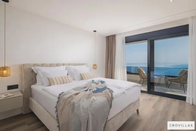 Villa Skyfall: Header #1