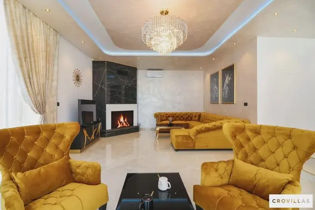 Villa Golden Lion: Header #1