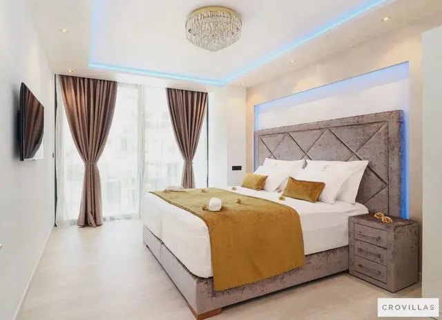 Villa Golden Lion: Header #1