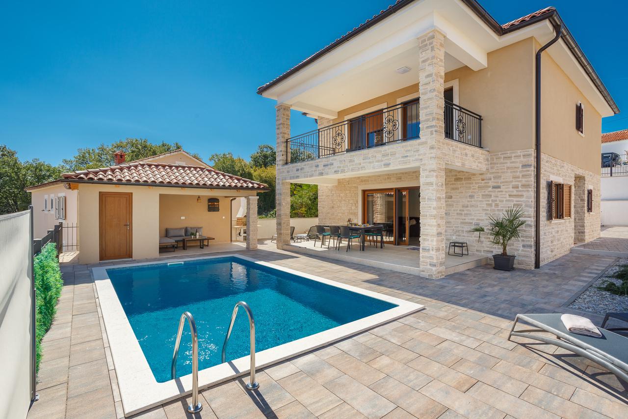 Villa Monica: Header #1