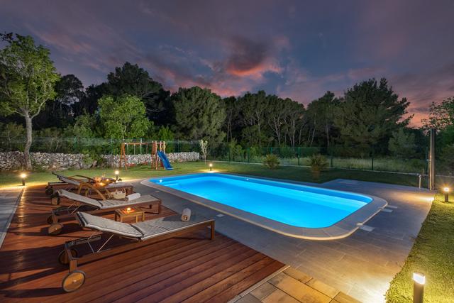 Villa Complex Gromatic: Header #1