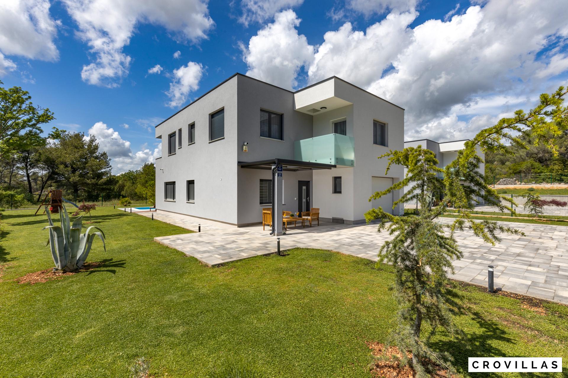 Villa Complex Gromatic: Highlights