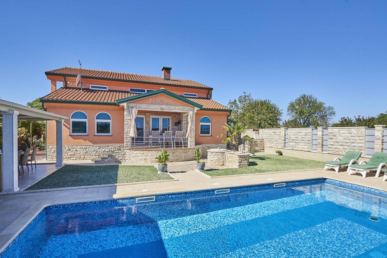 Villa Vita II: Header #1
