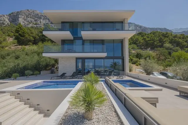 Vilă Hedonia: Header #1