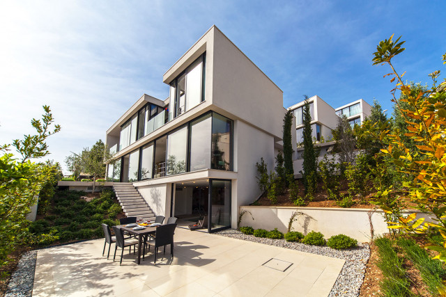 Villa Plaza IV