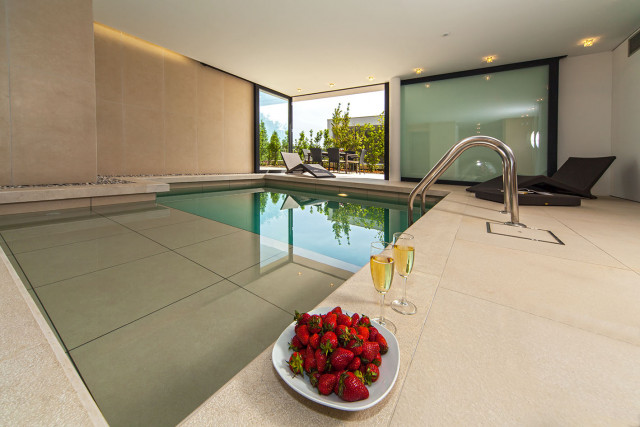 Villa Plaza IV: Header #1