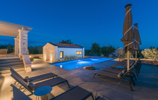Villa Deluxe: Header #1