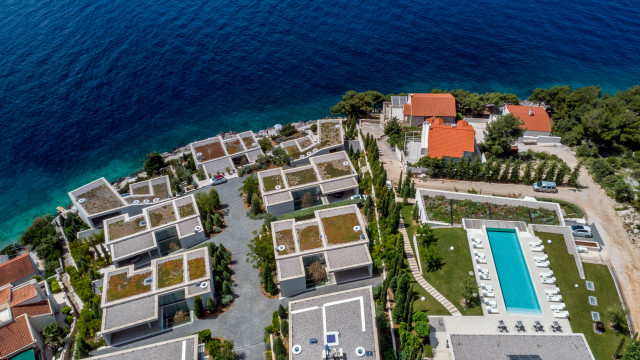 Villa Plaza II: Header #1