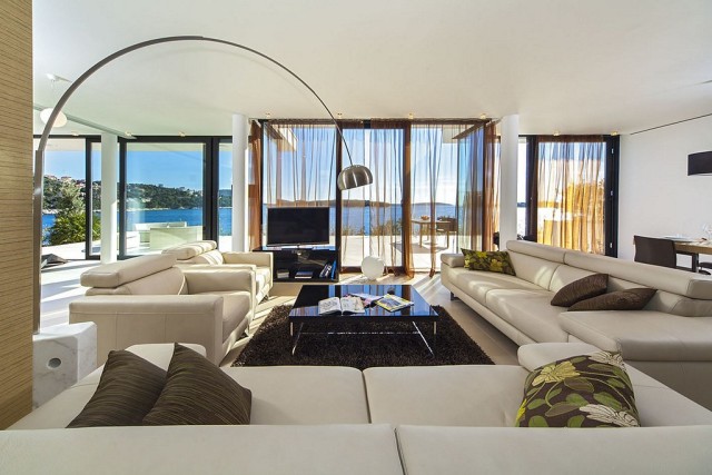 Villa Plaza II: Header #1